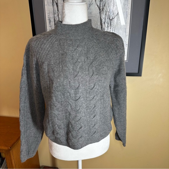 Banana Republic Gray Gifting Cable Knit Wool Sweater Sz S - Picture 2 of 9